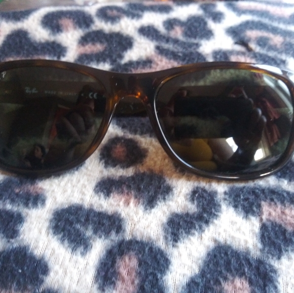 2 pairs ray bans sun glasses - Picture 4 of 6